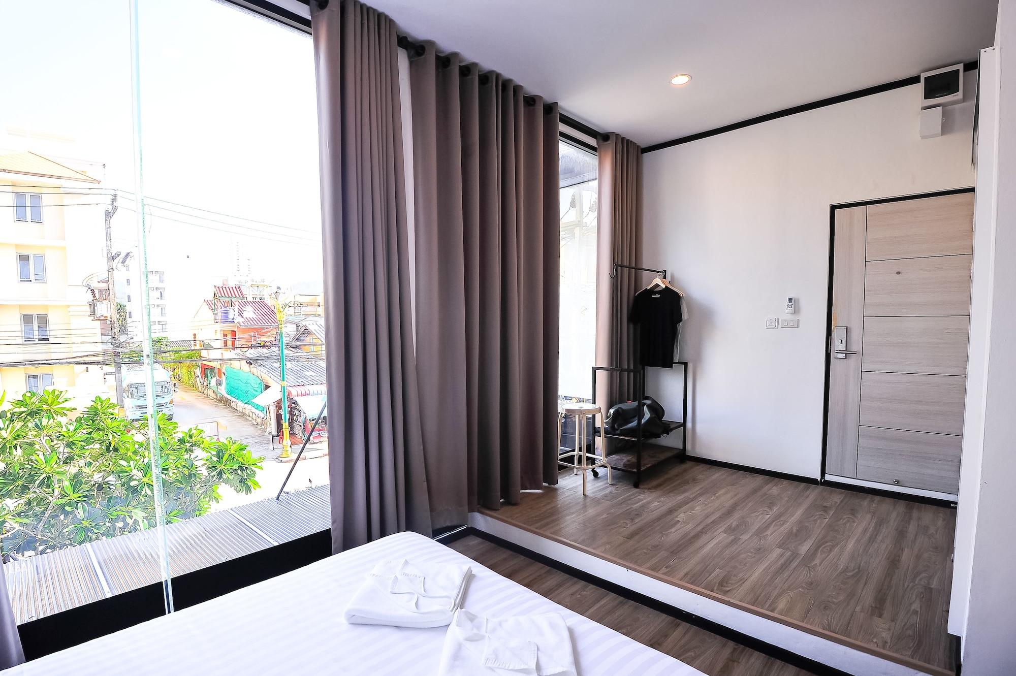 Glur Phuket Patong Beach Buitenkant foto