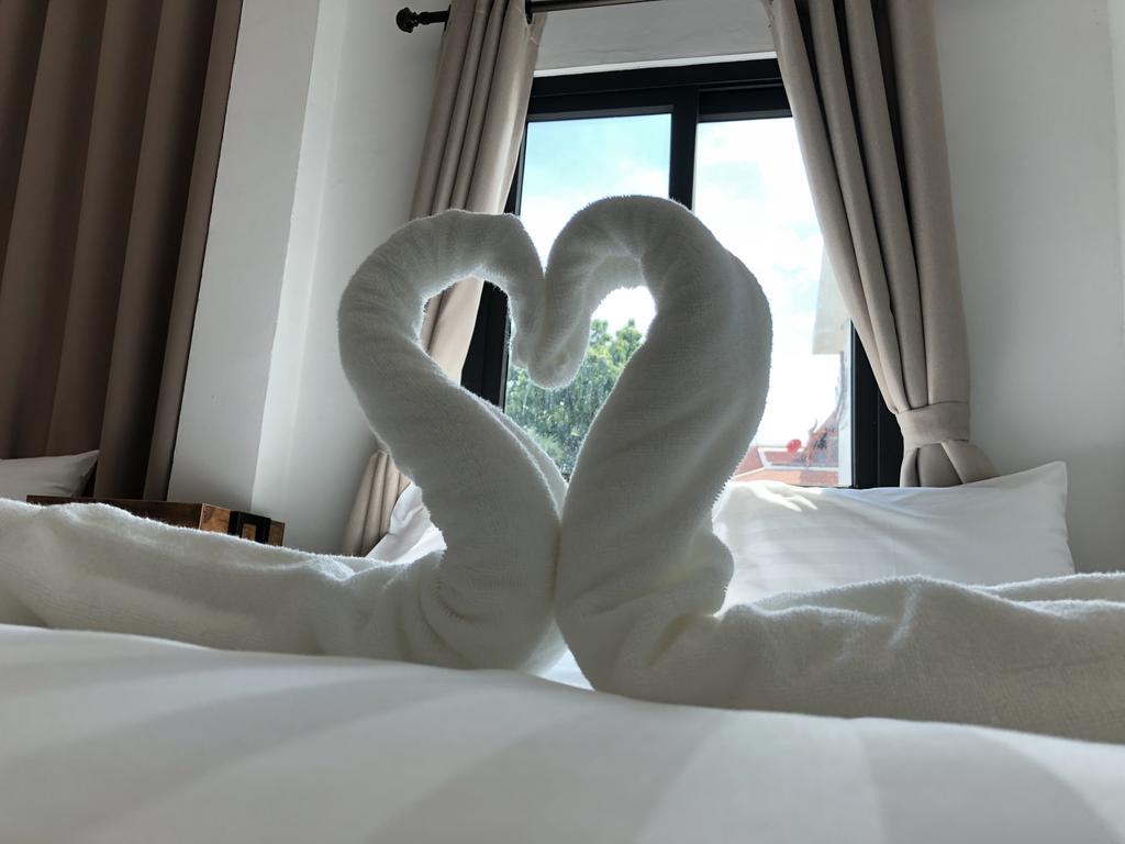Glur Phuket Patong Beach Buitenkant foto